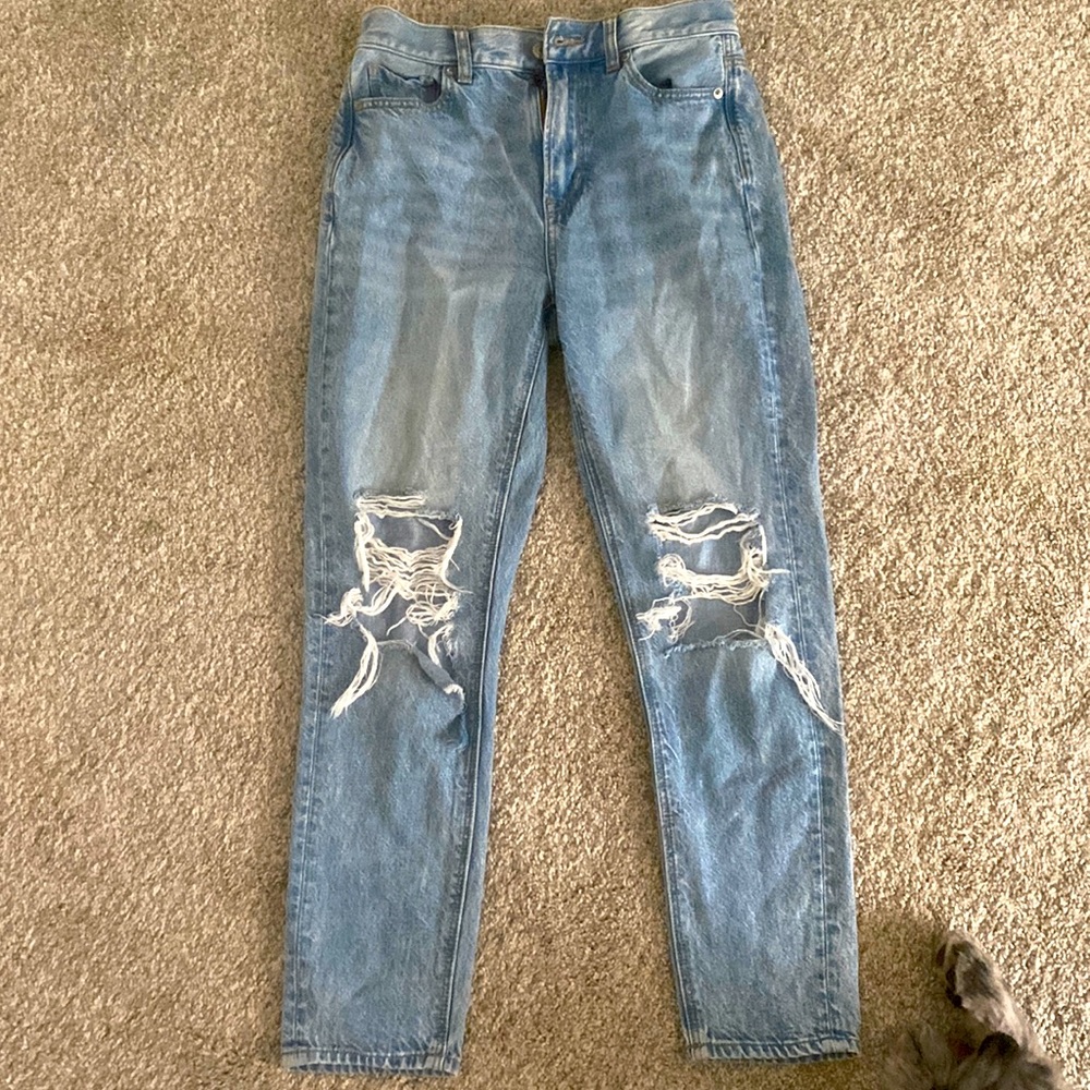Woman’s American eagle denim distressed jeans